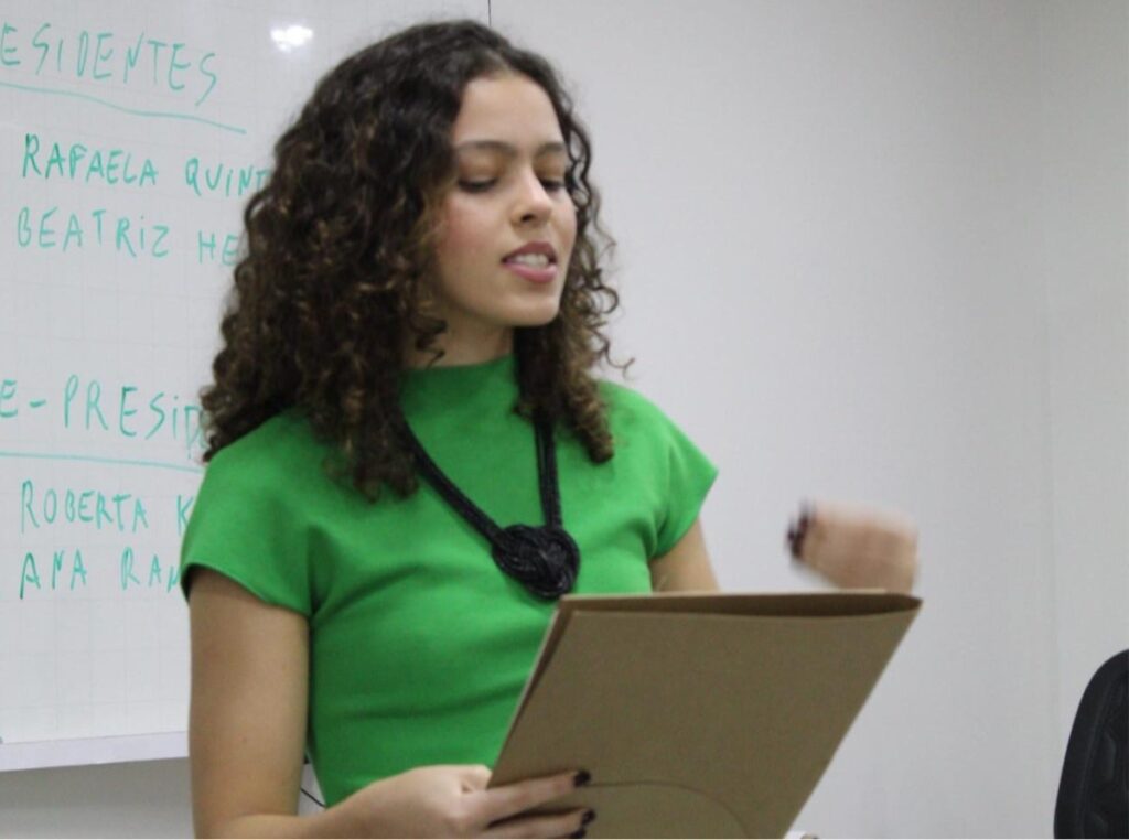 Debates na 1º sessão que levaram diversas discussões Simulação 360° Etapa Legislativa - Comitê CCTCI